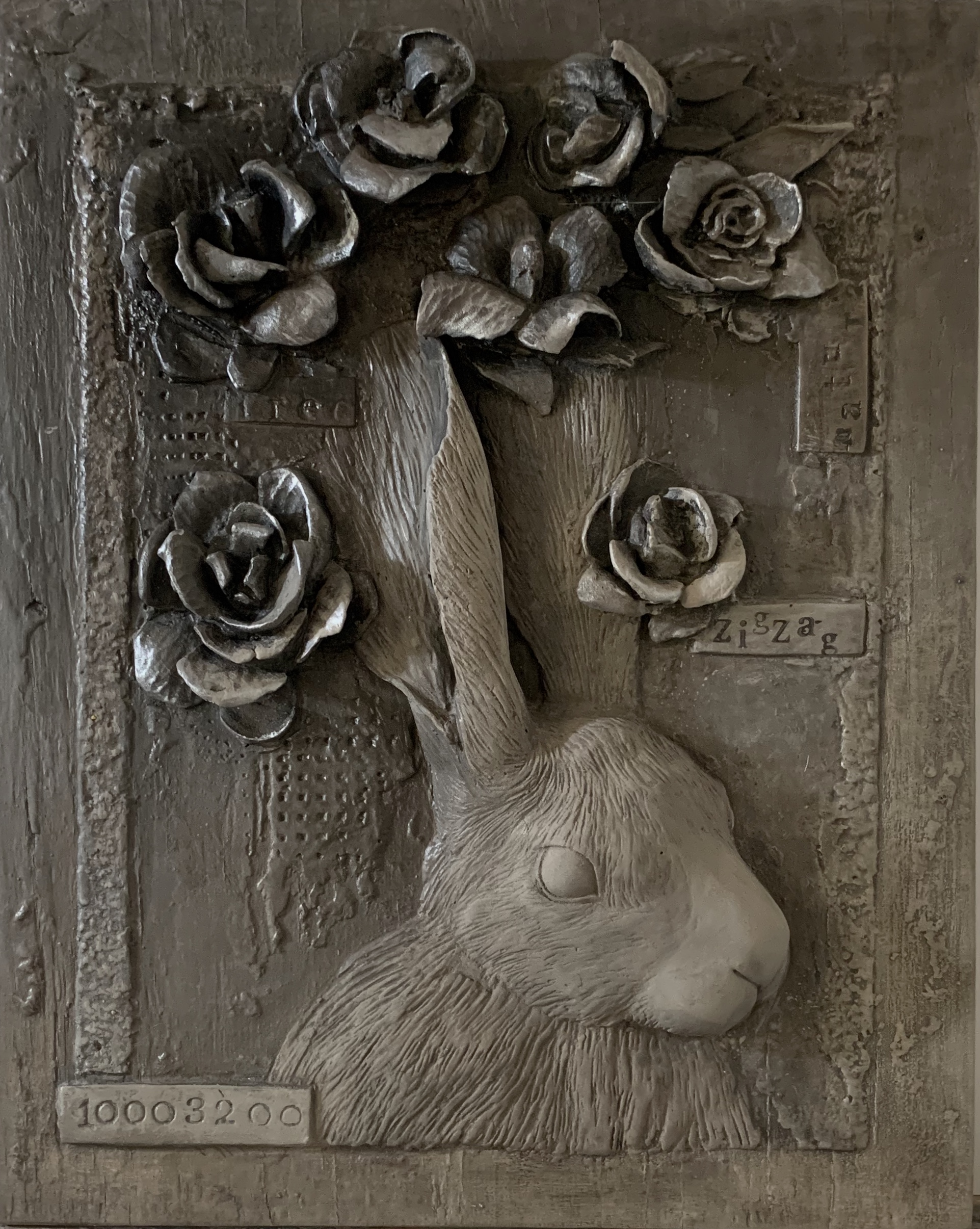 Paster noir relief hare Michela Ciappinih
